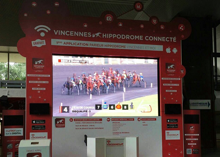 法国诺曼底赛马场室内赛事直播LED显示屏